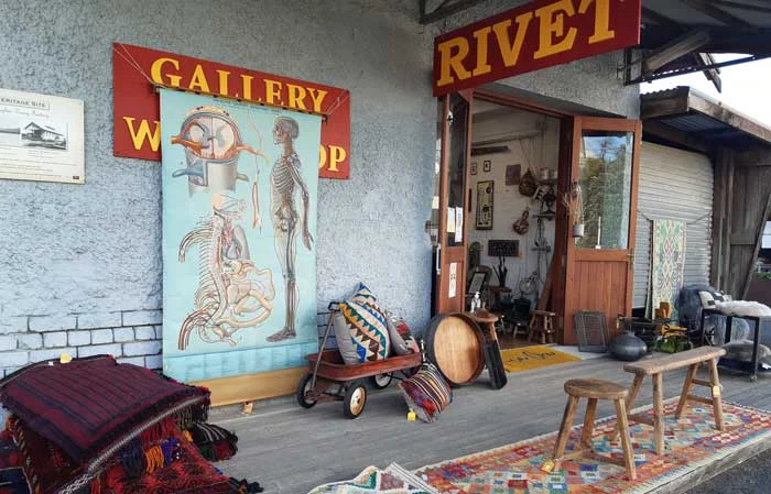 rivet frontage a 700px.jpg