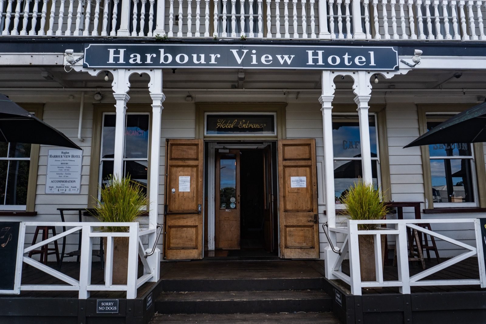 Harbour View Hotel Raglan historic accommodation Bow Street