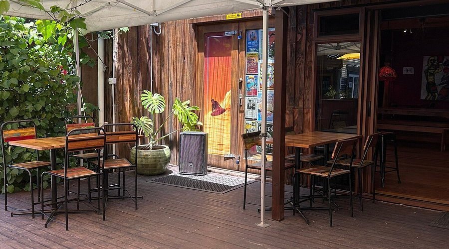 The Yard Music Cafe Raglan Volcom Lane exterior